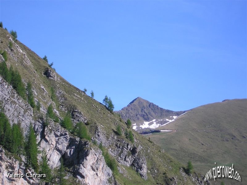 02  Guardando il Rif.Montebello.JPG